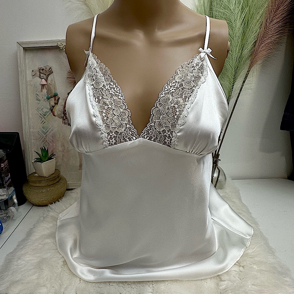Victoria’s secret chemisse color white satin médium